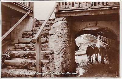 Steps-Archway-Red-Lion-Hotel-CLOVELLY-Devon